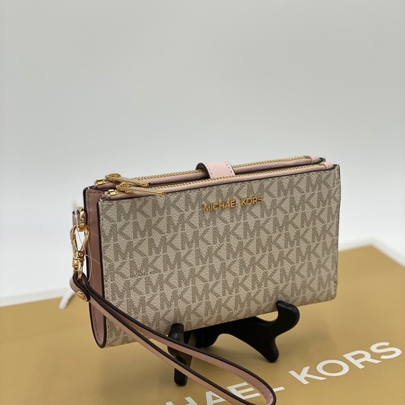 MICHAEL KORS DOUBLE ZIP WRISTLET POWDER BLUSH - Picture 7 of 16